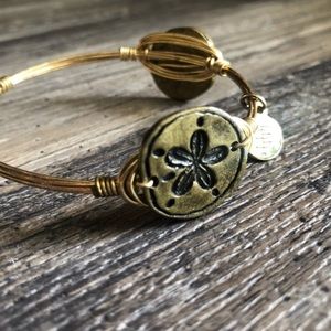 B&B sand dollar bangle